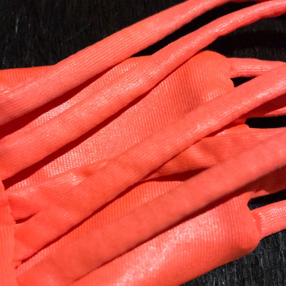 Bikini - Picture 3 of 8